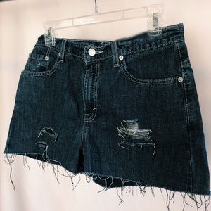 Distressed real vintage dark wash levis shorts 30”